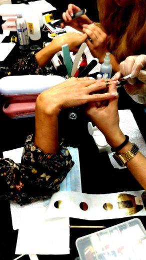 Fotos de las alumnas curso de uñas acrílico y gel 23/10/16 - Alumnas practicando foto 2