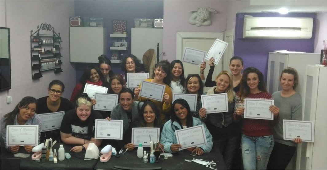 Fotos de las alumnas curso de uñas acrílico y gel 06/11/16