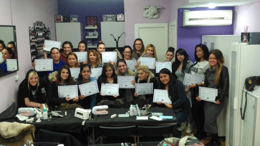 Fotos de las alumnas del curso de uñas de gel y acrílico del día 04/12/16