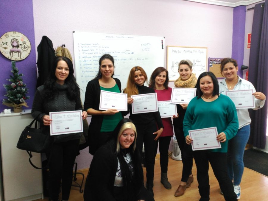 Fotos de las alumnas del curso de esmalte permanente del día 11/12/16