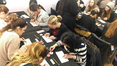 Fotos de las alumnas cursos de extensiones de pestañas 22/01/2017 (mañana) - Alumnas practicando