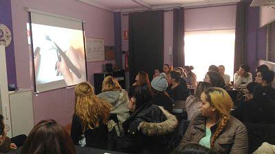 Fotos de las alumnas cursos de extensiones de pestañas 22/01/2017 (mañana) - Alumnas atendiendo