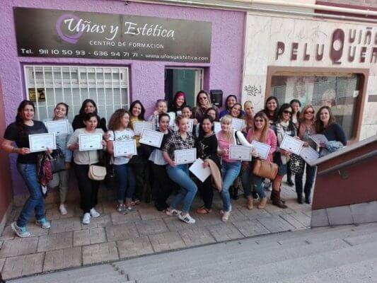 Fotos de las alumnas del curso de uñas de acrílico y gel del día 23/04/17