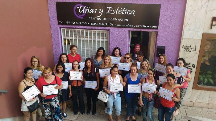 Fotos de las alumnas del curso de uñas de acrílico y gel del día 11/06/17