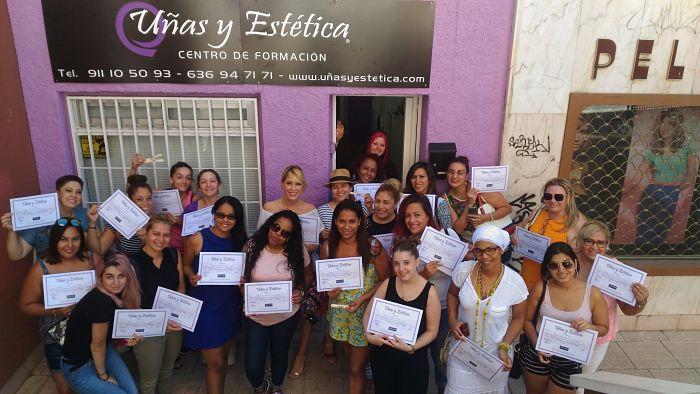 Foto de las alumnas curso de extensiones de pestañas 06/08/17