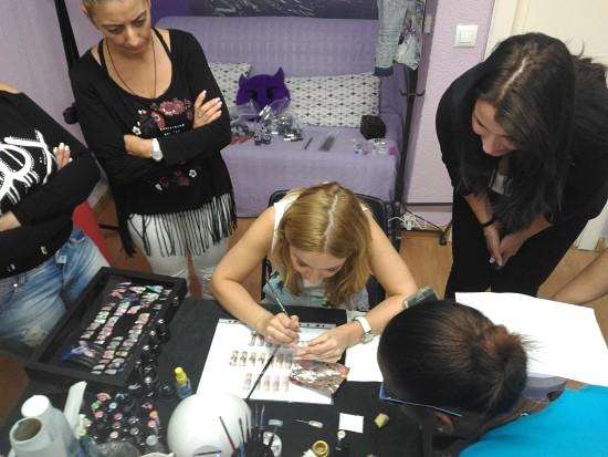 Fotos del curso de Uñas Vintage con Yuliya Novikava - Alumnas observando