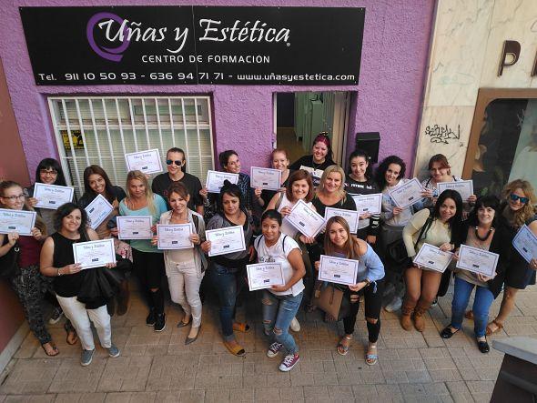 Fotos de las alumnas del curso de uñas de acrílico y gel del día 08/10/17 - Foto de grupo