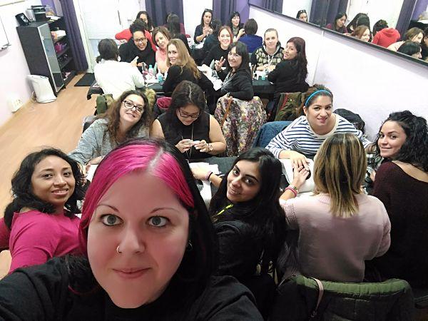 Fotos de las alumnas del curso de uñas de acrílico y gel del día 12/11/17 - Alumnas sonriendo