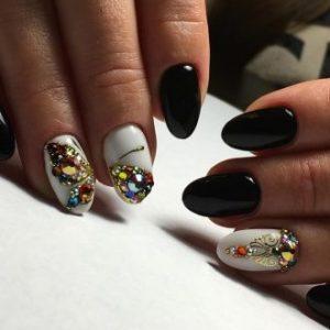 Uñas con pedrería