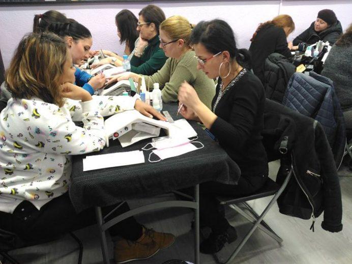 Mis alumnas del curso de gel y acrílico día 11/02/18 - Alumnas practicando