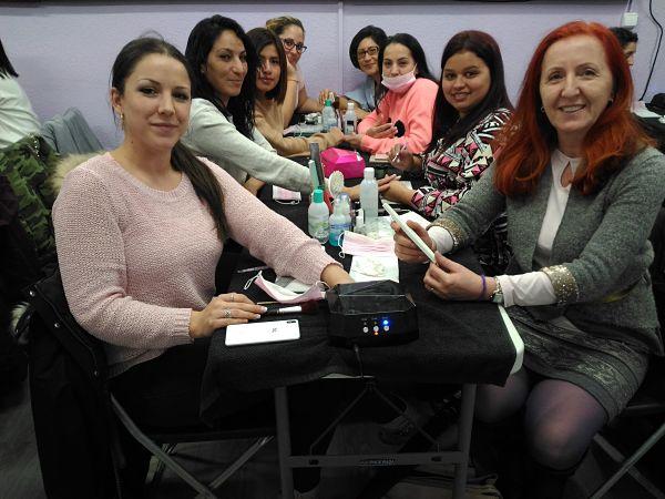 Mis alumnas del curso de gel y acrílico día 04/03/18 - Alumnas sonriendo