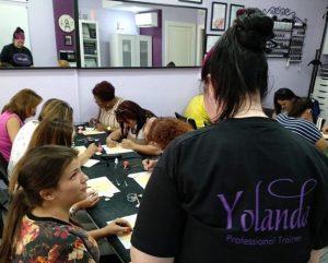 Alumnas del curso extensiones de pestañas 22/07/18 - Con la profesora Yolanda Hernández foto 2