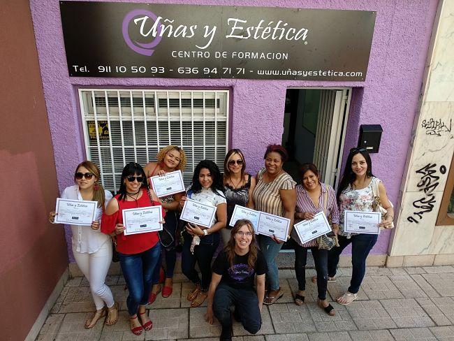 Alumnas del curso extensiones de pestañas 22/07/18 - Con el profesor Kilian Muñoz