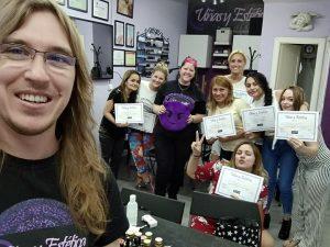 Foto final de curso con las alumnas del curso Completo de Manicura y Uñas de septiembre 2018