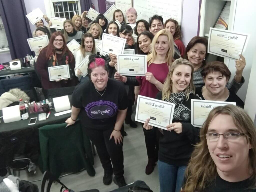 Foto de las alumnas del curso de uñas de gel y acrílico del día 13/01/19-1