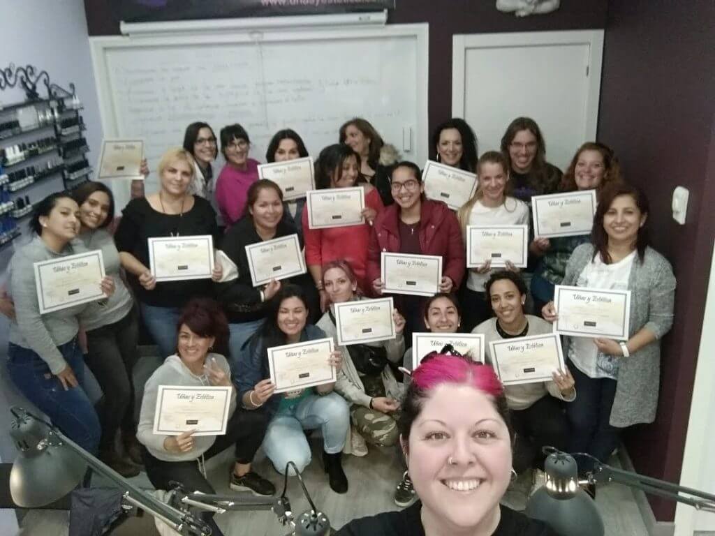 Foto de las alumnas del curso de uñas de gel y acrílico del día 31/03/19