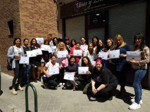 Foto con las alumnas del curso de extensión de pestañas del día 05/05/19