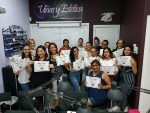 Foto con las alumnas del curso de manicura con torno y esmaltado semipermanente del día 02/06/19