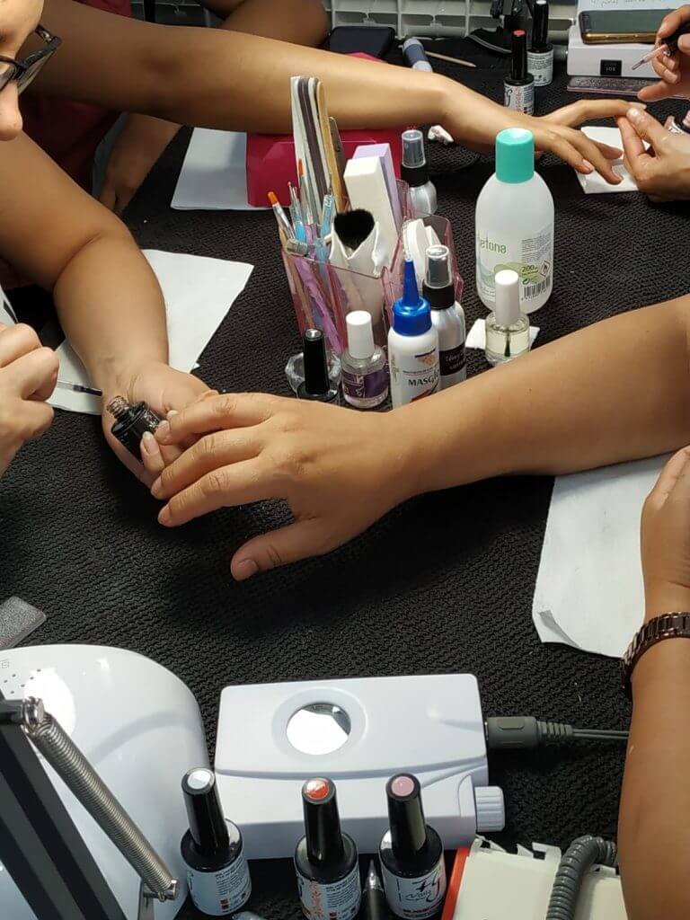 Trabajos de nuestras alumnas del curso de manicura con torno y esmaltado semipermanente del día 02/06/19