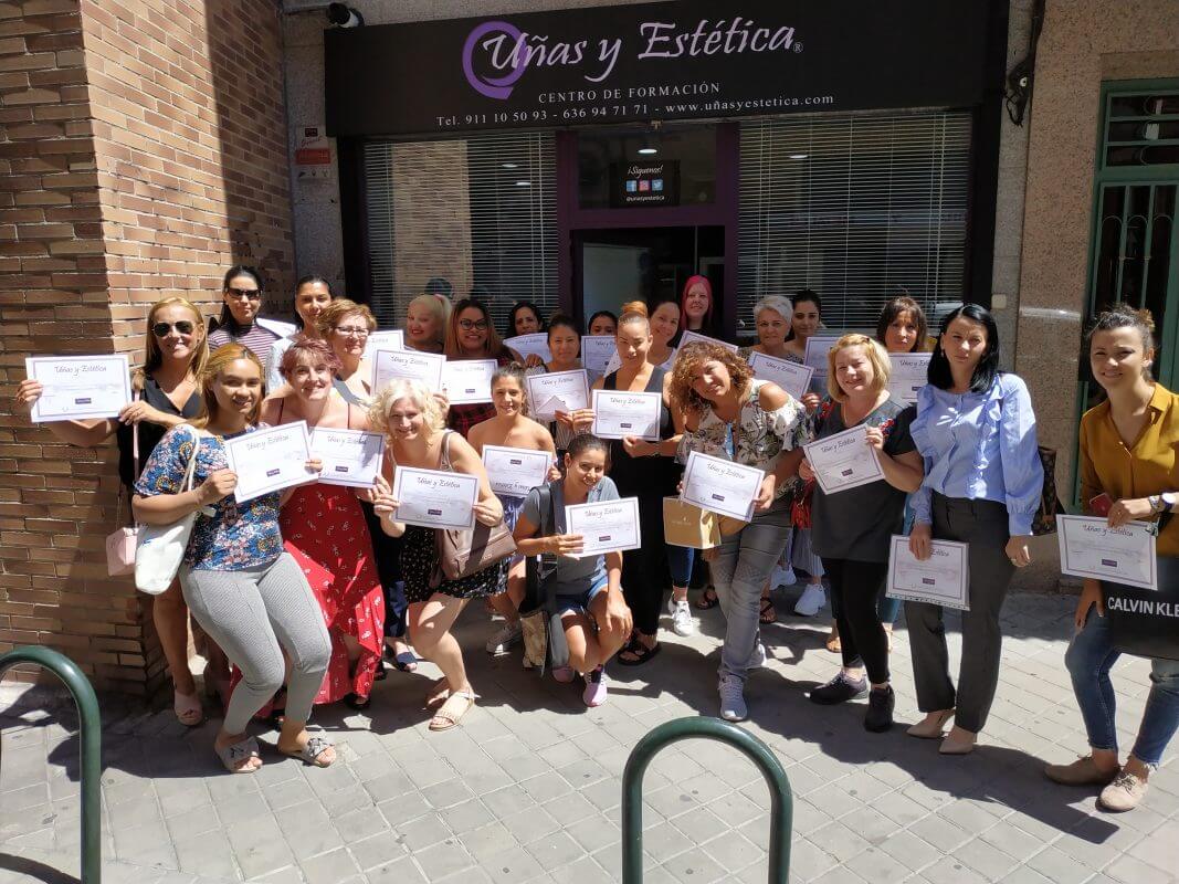 Foto de las alumnas del curso de EXTENSIONES DE PESTAÑAS del día 18/09/19