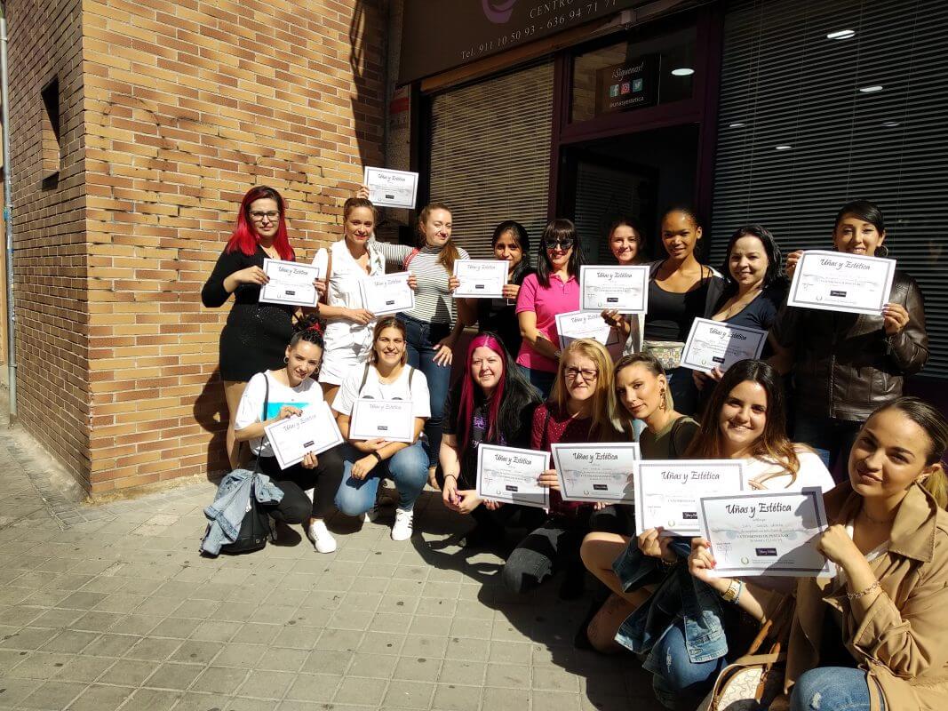 Foto de las alumnas del curso de uñas de gel y acrílico del día 13/10/2019