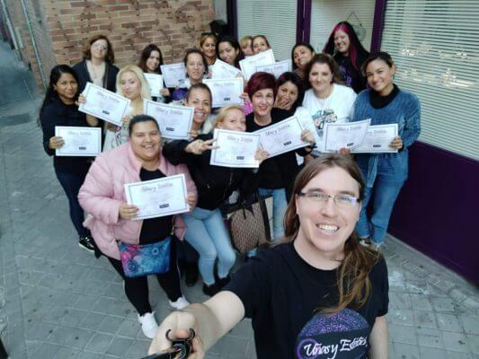 Foto de las alumnas del curso de esmaltado semipermanente y manicura con torno del día 3/11/2019