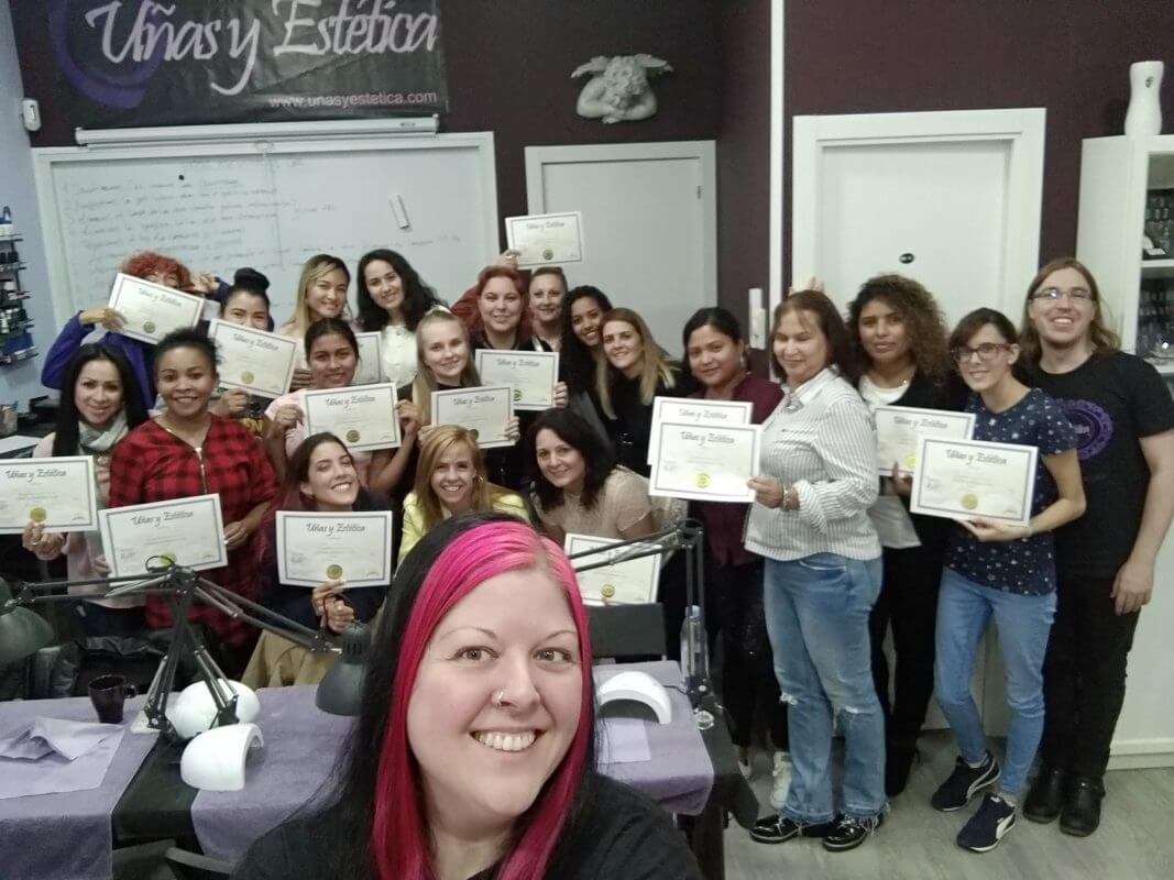 Foto de las alumnas del curso de uñas de gel y acrílico del día 27/10/2019