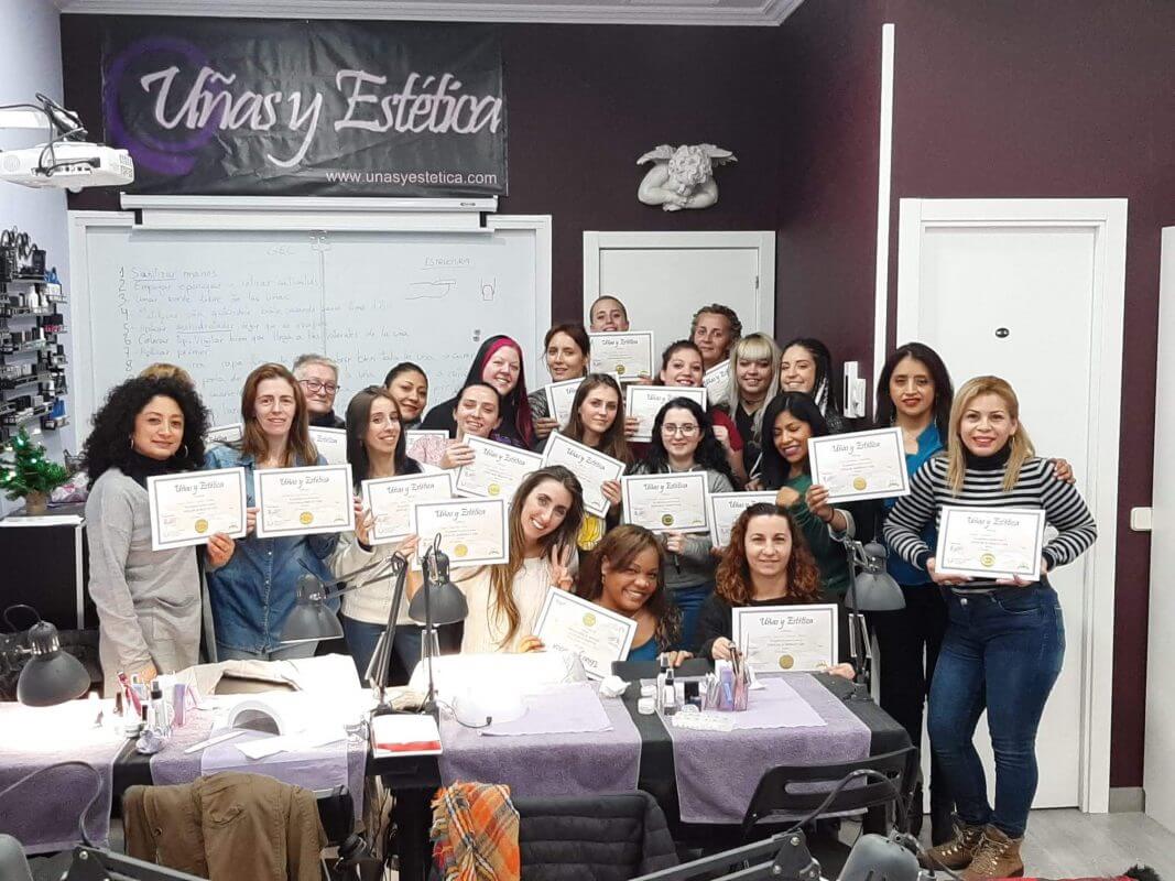 Foto de las alumnas del curso de uñas de gel y acrílico del día 01/12/2019