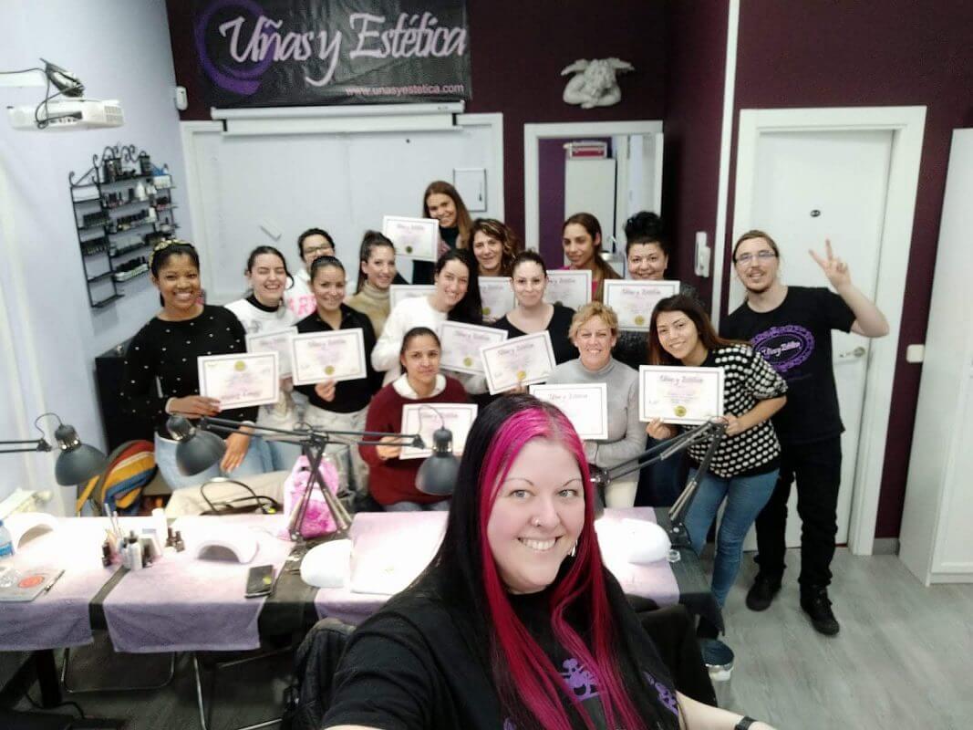 Foto de las alumnas del curso de esmalte permanente y manicura con torno del día 19/01/20