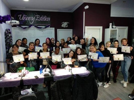 Foto de las alumnas del curso de uñas de gel y acrílico del día 12/01/20