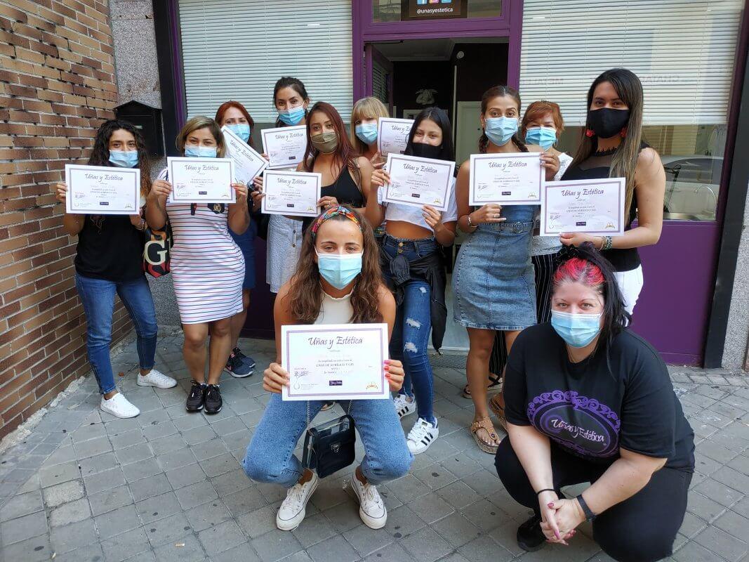 Fotos de las alumnas. Acrílico y gel 6/9/2020