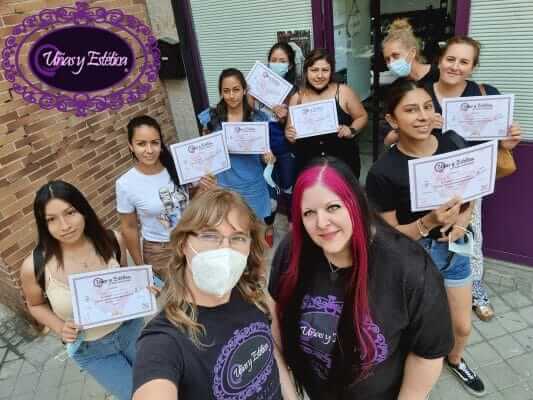 Foto de las alumnas graduadas en Manicura con torno y esmaltado semipermanente 25 de Julio de 2021