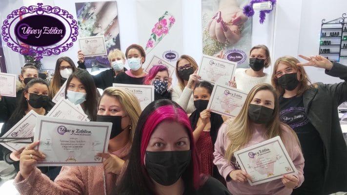 Foto de las alumnas graduadas. Curso completo de uñas intensivo. Dic 2021