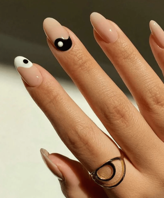 Uñas yin yang