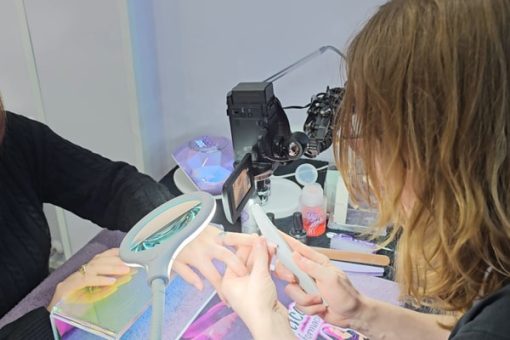 Curso de uñas en Madrid - Kilian demostración